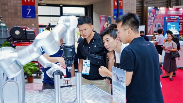 非夕科技亮相AMTS 2026：以自适应机器人推动汽车复杂工艺自动化升级 