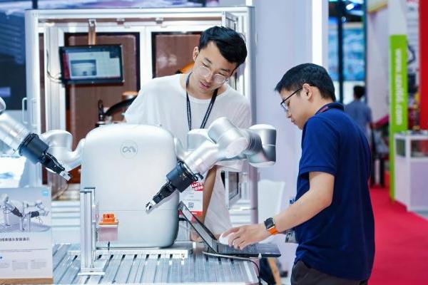 非夕科技亮相AMTS 2026：以自适应机器人推动汽车复杂工艺自动化升级 