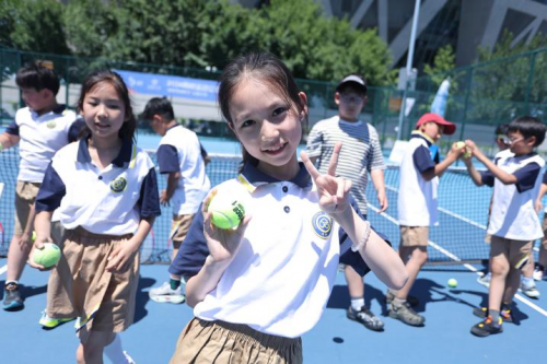 公益体彩赋能体教融合 五百学子钻石球场“零距离”对话世界球星 