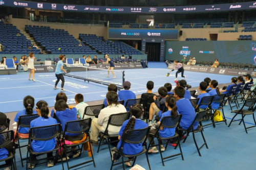 公益体彩赋能体教融合 五百学子钻石球场“零距离”对话世界球星 