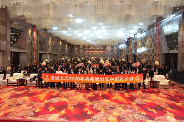 蝶硕蜜城之恋：12年国民品牌，正在重构茶饮加盟逻辑 