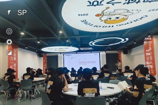 蝶硕蜜城之恋：12年国民品牌，正在重构茶饮加盟逻辑 