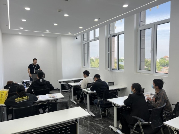 千店规模闭店率不足3%！小糕学姐如何重塑轻餐饮创业标准？ 