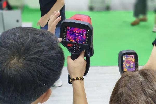 瞄准电力运维智能监测，睿创燧石携AI红外热成像产品亮相亚洲电力展 