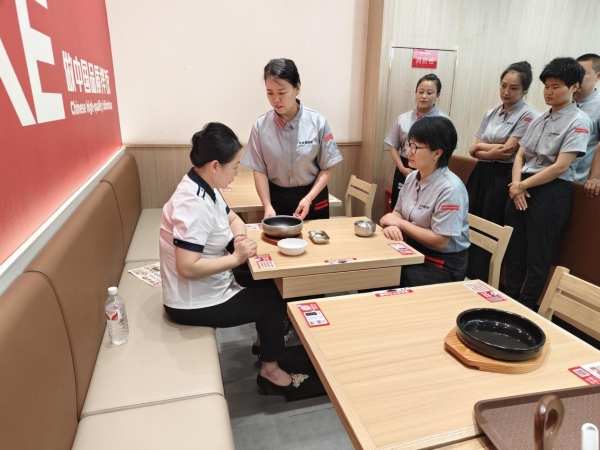 小木屋拌饭10周年：从东北一碗饭到全国近500家门店 