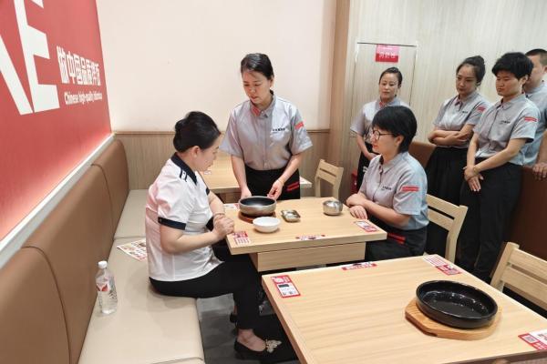 小木屋拌饭10周年：从东北一碗饭到全国近500家门店 