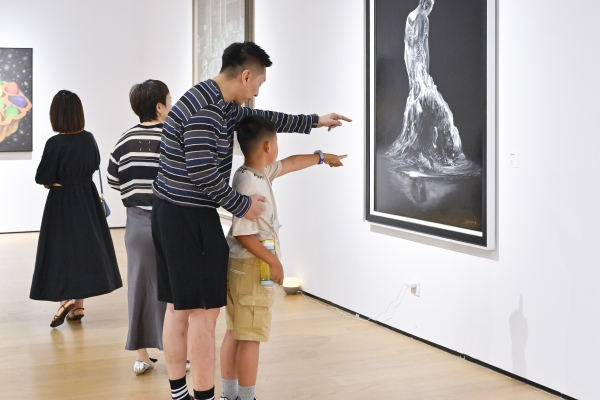 木里木外打造青岛国际级艺术盛事：《无限的游戏》跨界大展正式启幕 