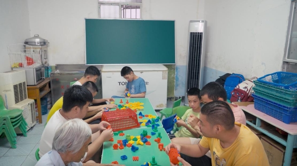 TCL小蓝翼空调“清风入校”，为“月亮婆婆”的坚守送去舒适守护 