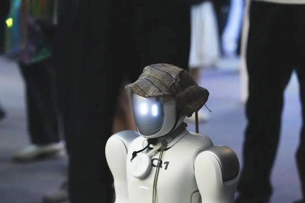 潮玩赛道新物种来袭，上纬新材携可自定义机器人登陆2026ChinaJoy 