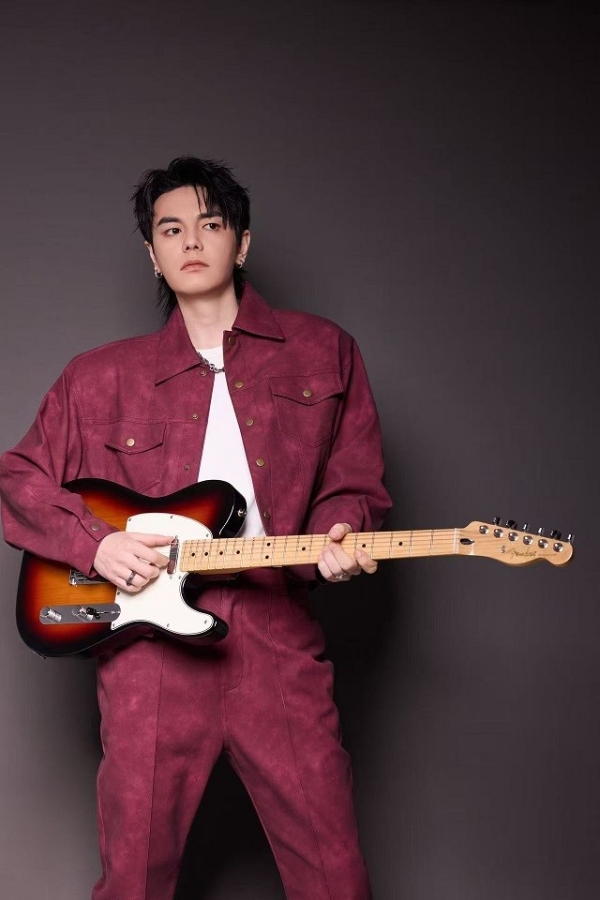李巍生日发布全新单曲《有爱就足够》：以温柔之声呼唤世间善意 