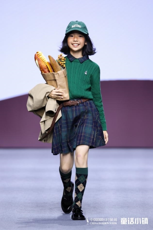 Hush Puppies Kids亮相中国国际时装周 以童真笔触绘就秋冬漫游诗篇 