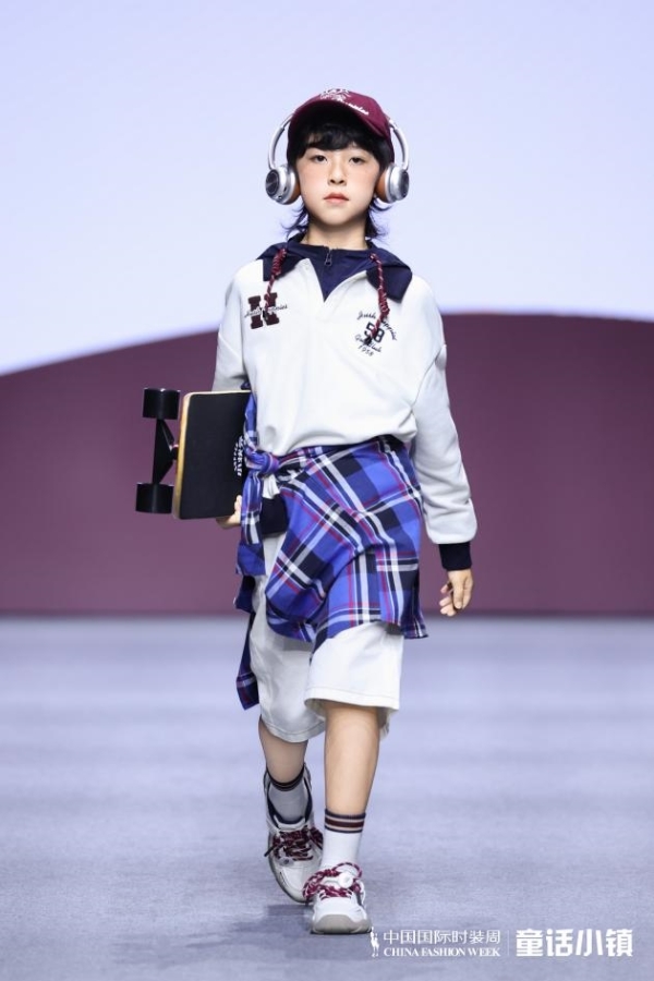 Hush Puppies Kids亮相中国国际时装周 以童真笔触绘就秋冬漫游诗篇 