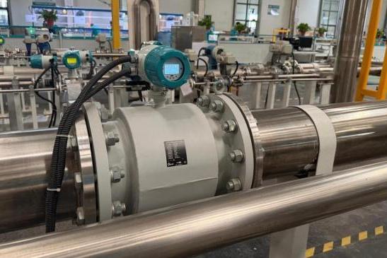 大型输水项目电磁流量计选型指南：从管径到复杂工况的精准匹配 
