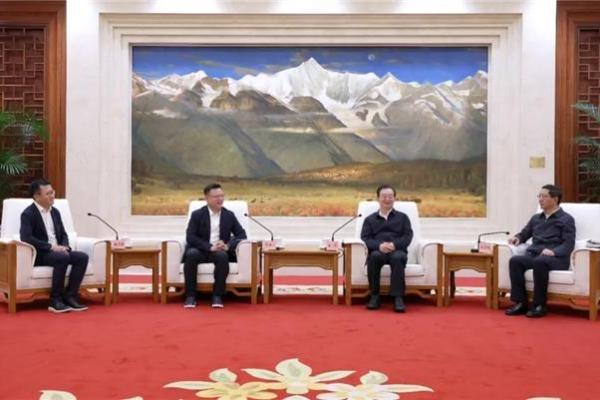 王宁王予波与瑞幸咖啡联合创始人、首席执行官郭谨一举行工作会谈 刘洪建参加 