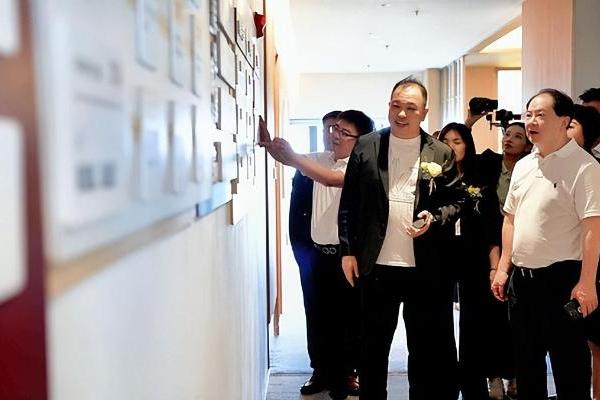 十年筑驿・焕新启航：华驿品牌十周年庆典暨产品发布会、万信品牌焕新联合盛会 