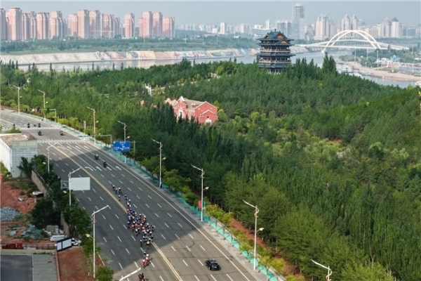 2026年中国公路自行车联赛总决赛（鄂尔多斯）在内蒙古鄂尔多斯圆满落幕 