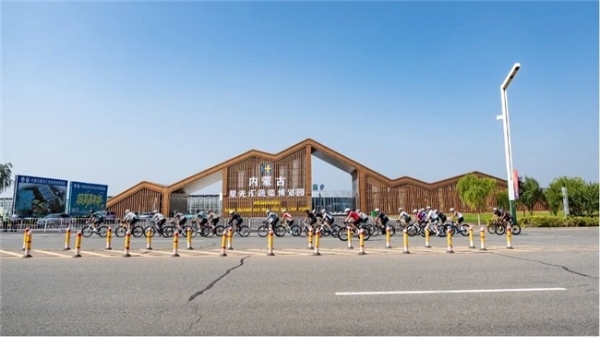 2026年中国公路自行车联赛总决赛（鄂尔多斯）在内蒙古鄂尔多斯圆满落幕 