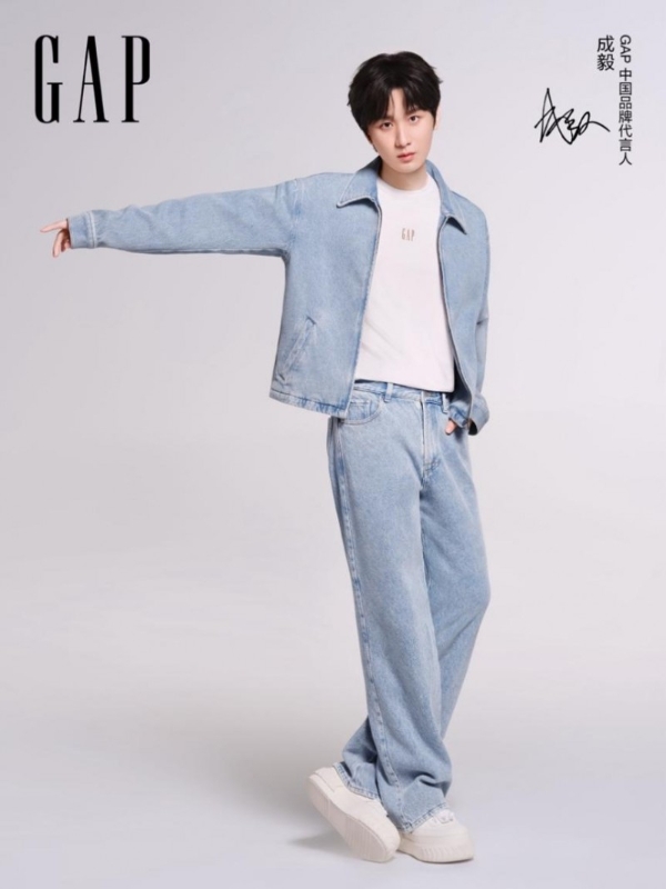 GAP携手成毅倾献全新大片：爱在抵达前 