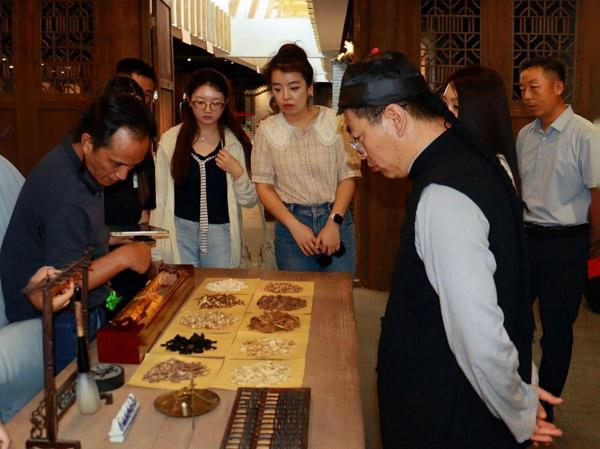 深耕蒙中医药文化传播 鸿茅药业获评自治区中医药（蒙医药）文化宣传教育基地 