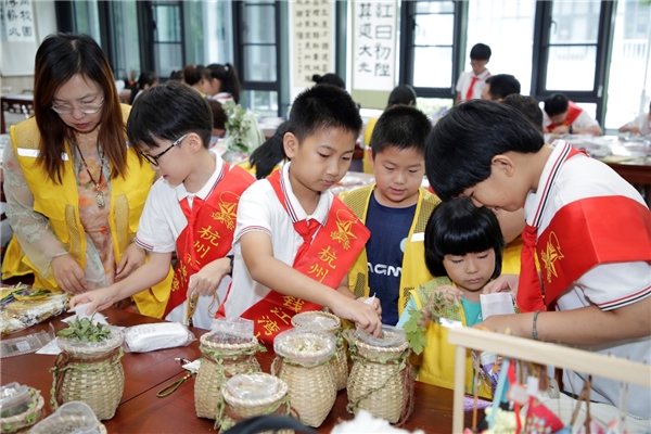江南寻药承古韵，少年问道续岐黄 北京同仁堂中医药文化暑期研学营圆满结营