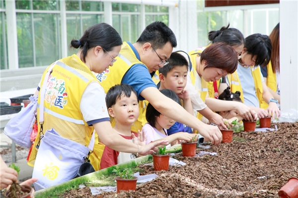 江南寻药承古韵，少年问道续岐黄 北京同仁堂中医药文化暑期研学营圆满结营