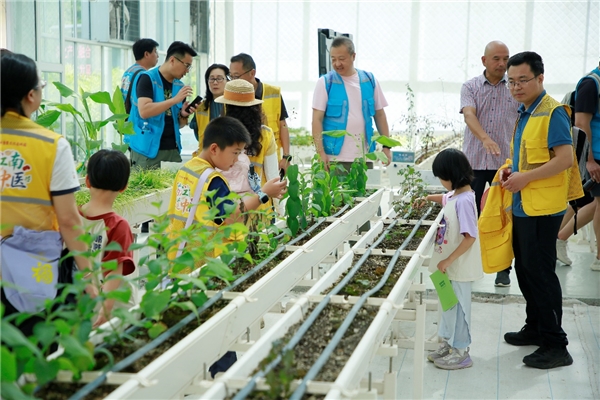 江南寻药承古韵，少年问道续岐黄 北京同仁堂中医药文化暑期研学营圆满结营