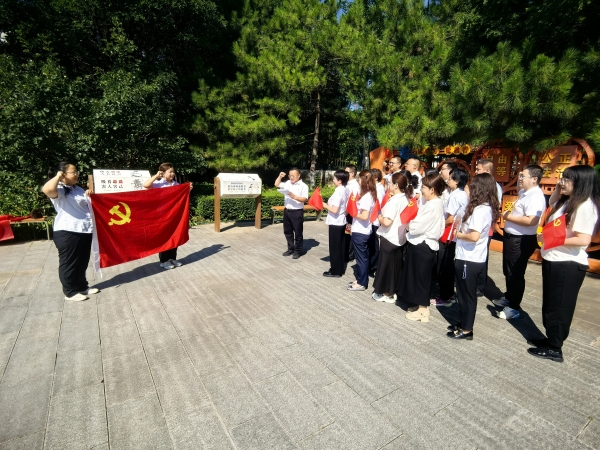 不忘初心·保险同行 农银人寿忻州中支参加忻州保险业七一红色主题快闪活动