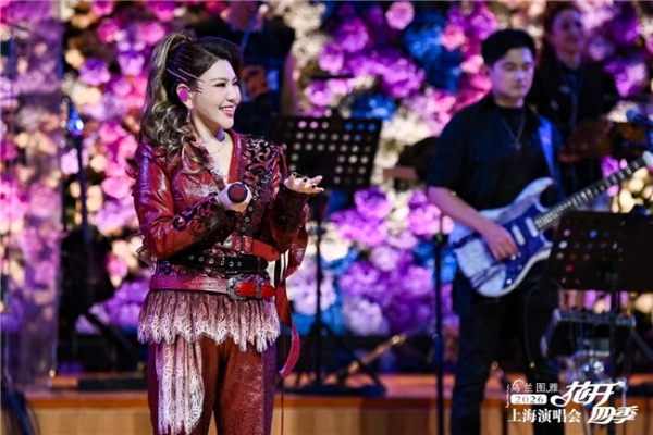 乌兰图雅“花开四季”上海演唱会火爆开唱 