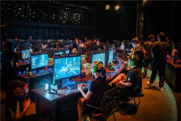 千名玩家齐聚成都，技嘉RTX 5080风魔加持《湮灭之潮》首试 