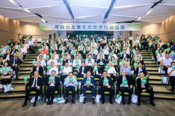 康师傅饮品半年报透露的增长密码，年轻人爱买的还是冰红茶 