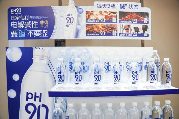 康师傅饮品半年报透露的增长密码，年轻人爱买的还是冰红茶 