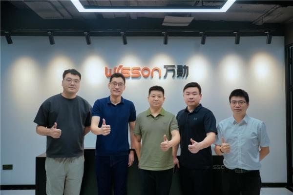 万勋科技与金地物业达成战略合作，以柔性具身智能加速物业服务智能化升级 