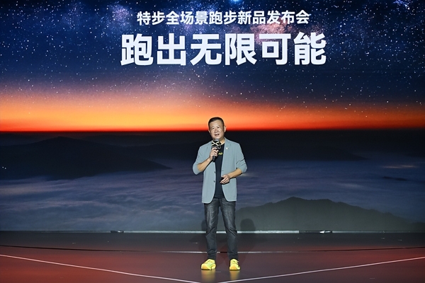 顶碳+顶缓双线进化，特步160X 8代与零云重新划定跑鞋科技坐标 