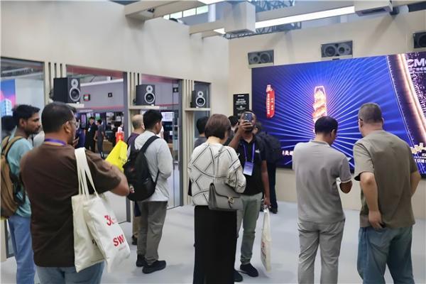 海信163吋Micro LED巨幕UX登陆BIRTV2026，解锁超高清巨幕全新高度 