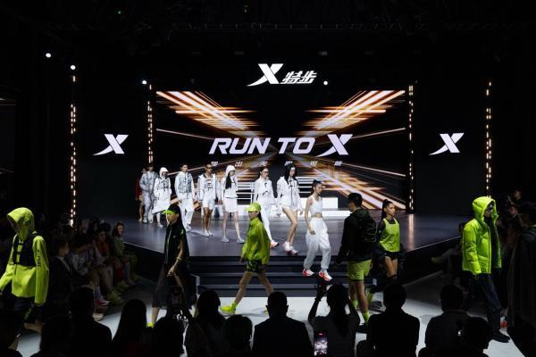 外媒刷屏、国内售罄，特步跑鞋实力出海！ 