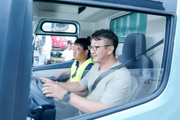 奥铃极电智驾新品昆明上市 为高强度运输减负 