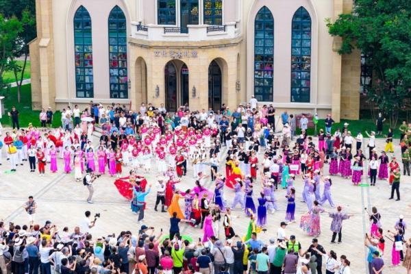 400万人涌向那香海，留住他们的是怎样的“那式生活”？丨那香海生活图鉴 