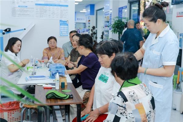 三医惠民嘉年华巴东站温情收官 三医协同深耕基层健康服务 