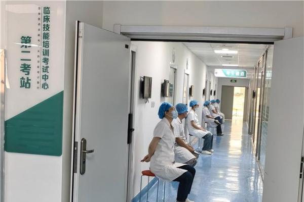 巴彦淖尔市医院圆满完成2026年住院医师规范化培训结业考核工作 