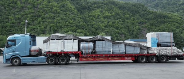 与欧曼同行 高效之路！欧曼银河燃气车：孟师傅跨省长途干线增收利器 