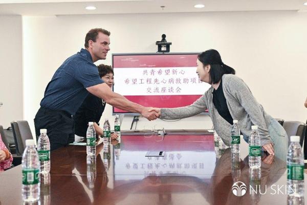 NU SKIN如新探访华西第二医院先心病救助患儿，“善的力量”在西部延续 