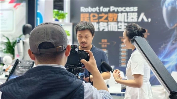昆仑之数亮相2026具身智能大会：用“数据石油”炼就人形机器人“进化燃料”