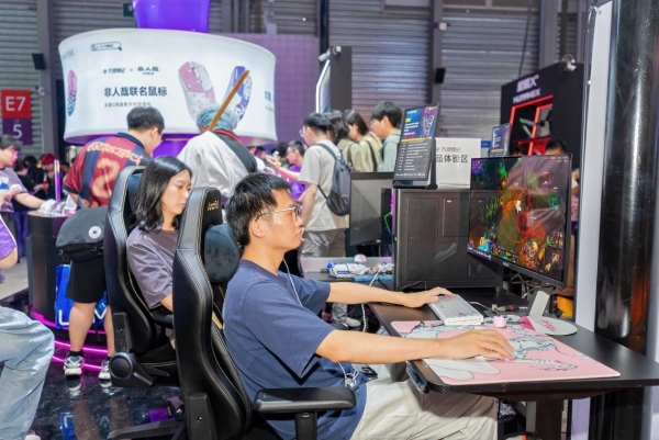 人从众，2026 ChinaJoy展会首日万灵竞记稳居流量C位 