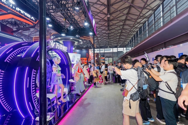 人从众，2026 ChinaJoy展会首日万灵竞记稳居流量C位 