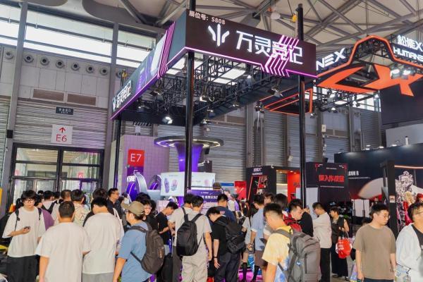 人从众，2026 ChinaJoy展会首日万灵竞记稳居流量C位 
