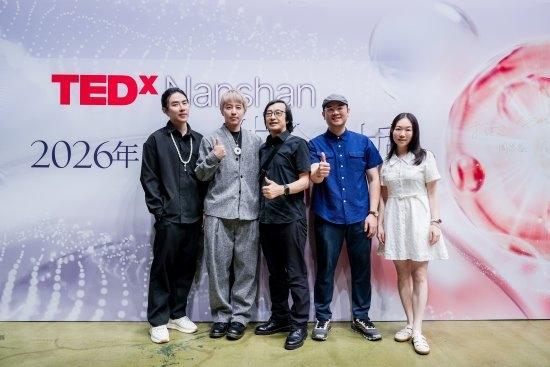 拒绝内卷式消耗！科普博主两只小狗六登 TEDx 南山，从种菜顿悟生命自然生长法则  