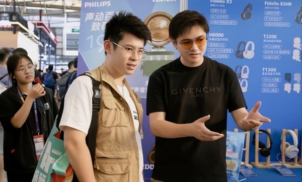 飞利浦影音ChinaJoy首秀：“黄色风暴”Moving Sound全系登陆中国 
