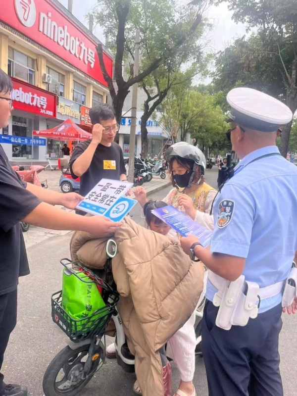 从认识车辆到拒绝改装 九号电动车联合山东泰安交警开展交通安全科普活动 