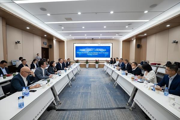 强强联合 聚力出海 - 中汽中心与DEKRA德凯签署谅解备忘录 共筑全球汽车产业高质量发展新范式 