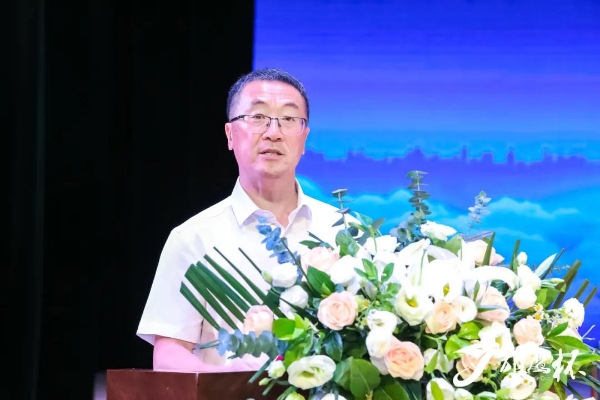 百校齐聚冰城竞锋芒，十一载薪火铸匠心：第十一届“雄鹰杯”小动物医师技能大赛盛大开幕 